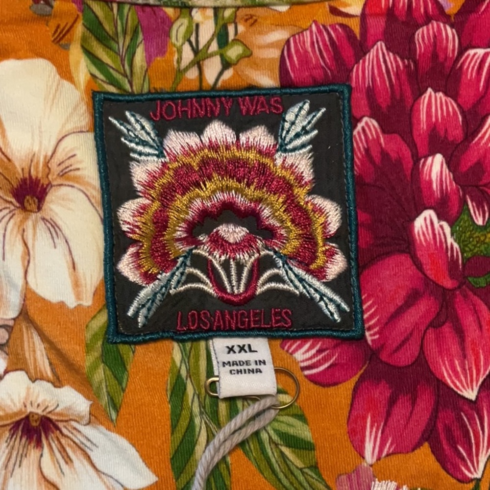 🆕Johnny Was Romantic Floral V-Neck Top - Picture 4 of 6